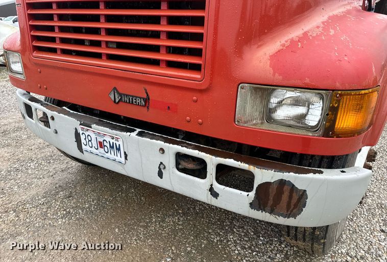 image for item EH6641 1999 International 4900 roll-off container truck