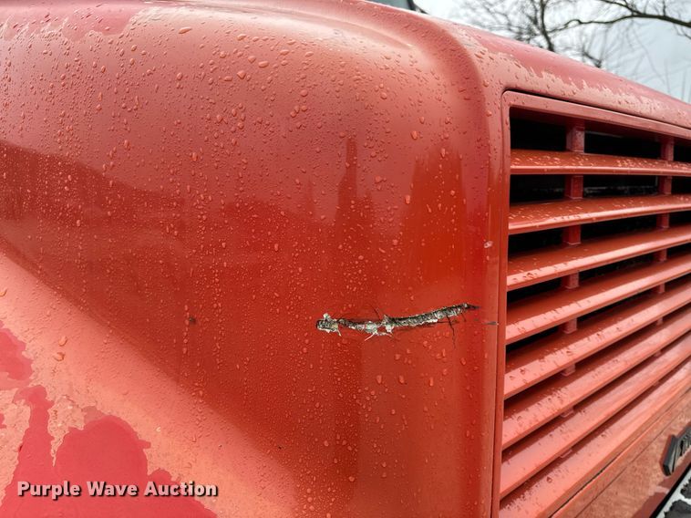 image for item EH6641 1999 International 4900 roll-off container truck