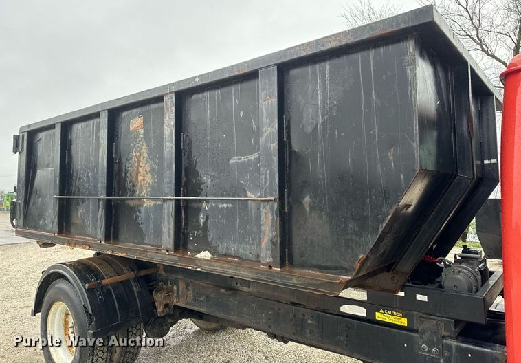 image for item EH6641 1999 International 4900 roll-off container truck