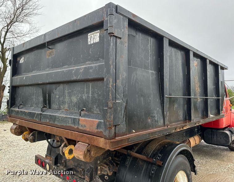 image for item EH6641 1999 International 4900 roll-off container truck