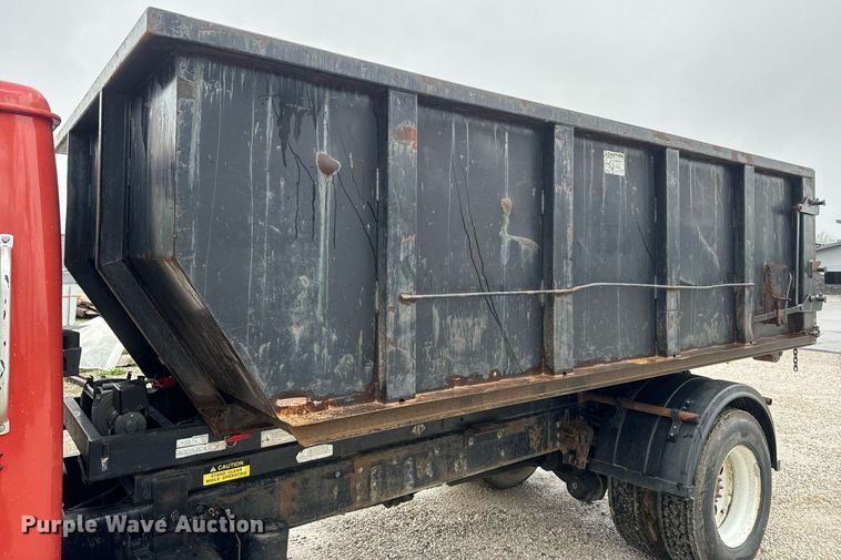 image for item EH6641 1999 International 4900 roll-off container truck
