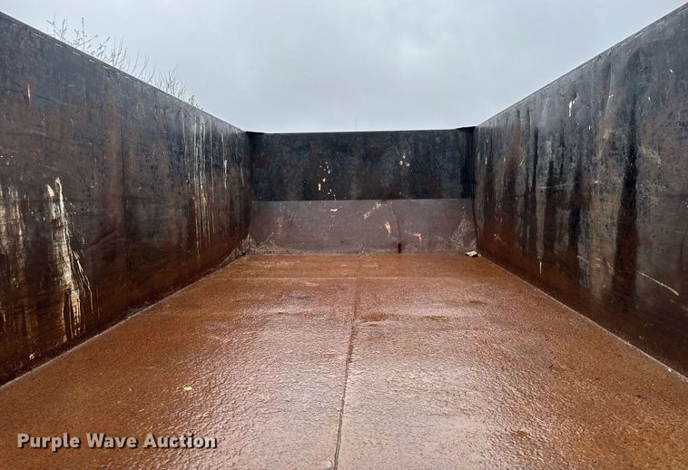 image for item EH6641 1999 International 4900 roll-off container truck