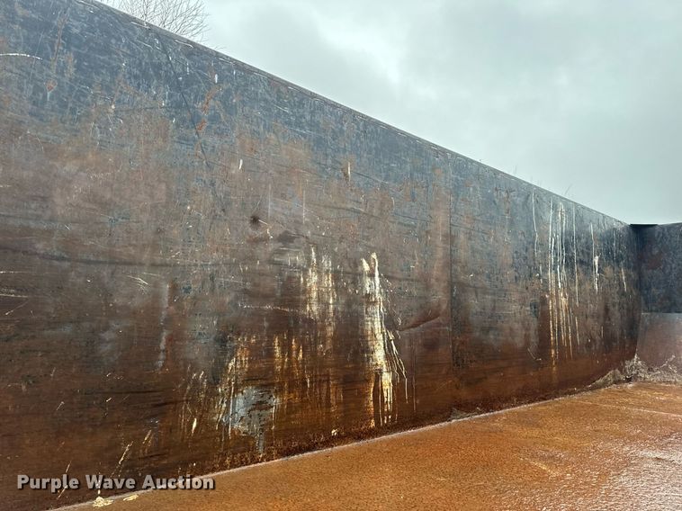 image for item EH6641 1999 International 4900 roll-off container truck