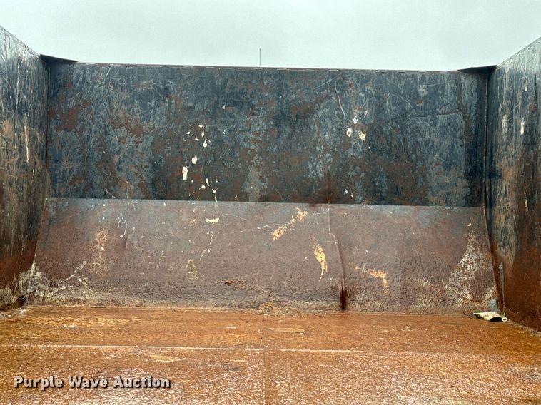 image for item EH6641 1999 International 4900 roll-off container truck