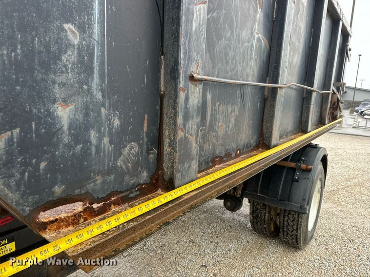 image for item EH6641 1999 International 4900 roll-off container truck