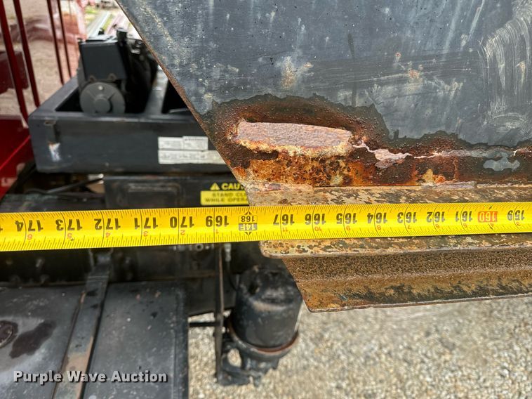 image for item EH6641 1999 International 4900 roll-off container truck