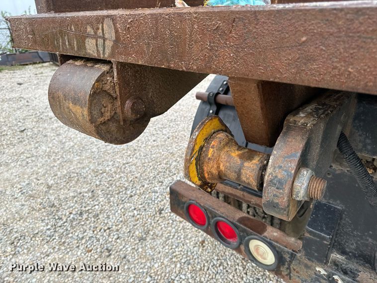 image for item EH6641 1999 International 4900 roll-off container truck