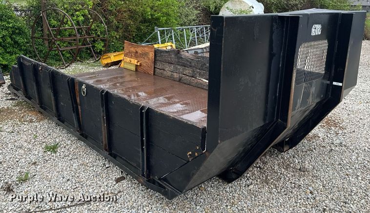 image for item EH6641 1999 International 4900 roll-off container truck