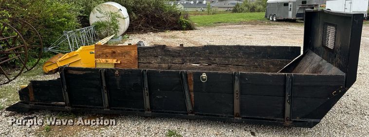 image for item EH6641 1999 International 4900 roll-off container truck