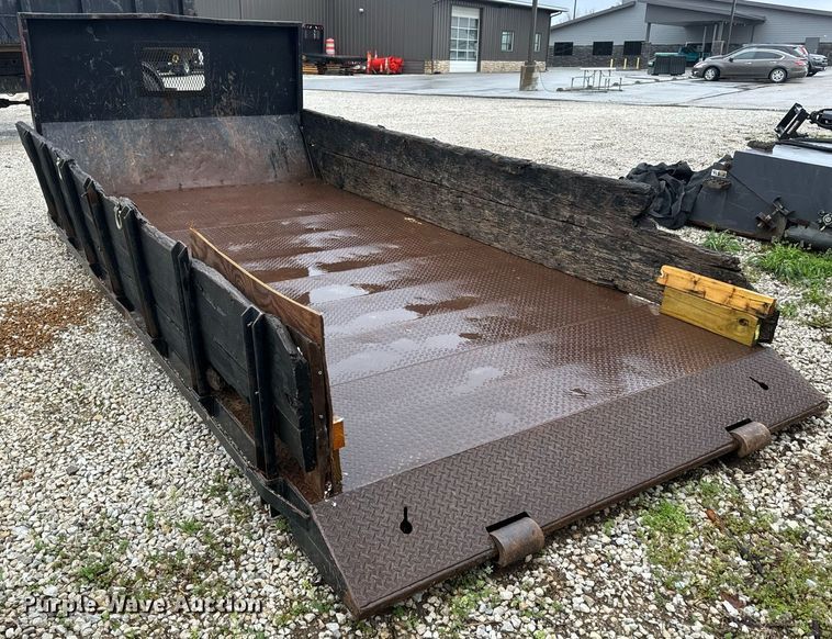 image for item EH6641 1999 International 4900 roll-off container truck