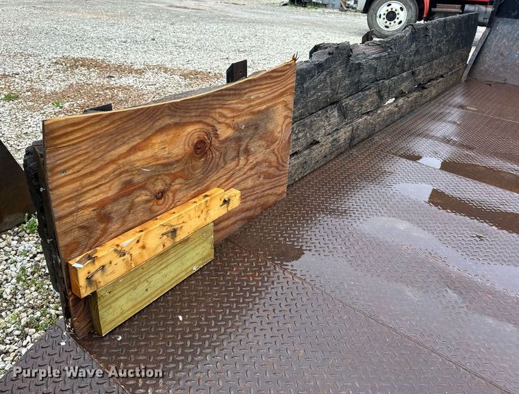 image for item EH6641 1999 International 4900 roll-off container truck