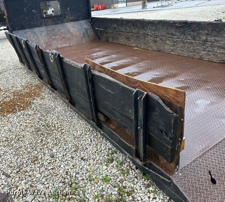 image for item EH6641 1999 International 4900 roll-off container truck