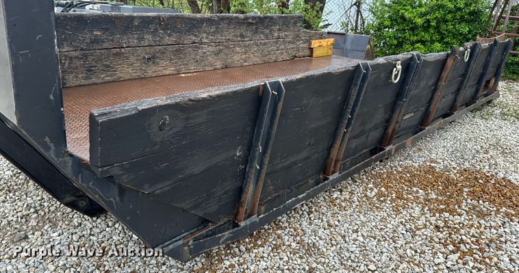 image for item EH6641 1999 International 4900 roll-off container truck