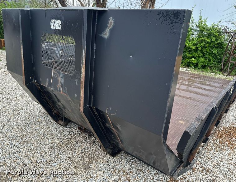 image for item EH6641 1999 International 4900 roll-off container truck