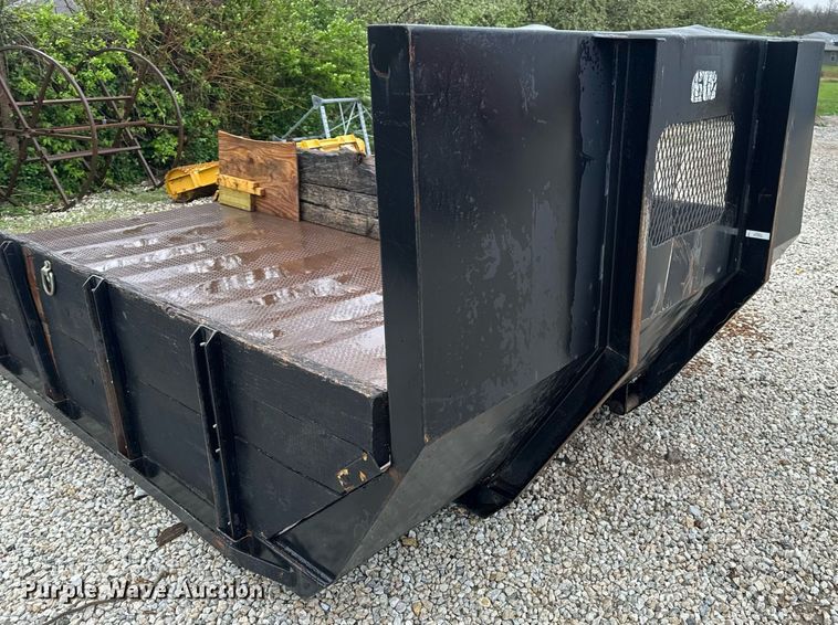 image for item EH6641 1999 International 4900 roll-off container truck