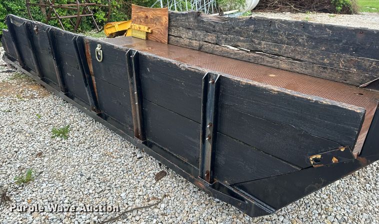 image for item EH6641 1999 International 4900 roll-off container truck