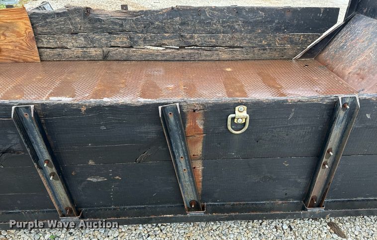 image for item EH6641 1999 International 4900 roll-off container truck