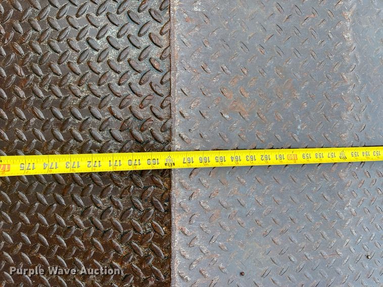 image for item EH6641 1999 International 4900 roll-off container truck