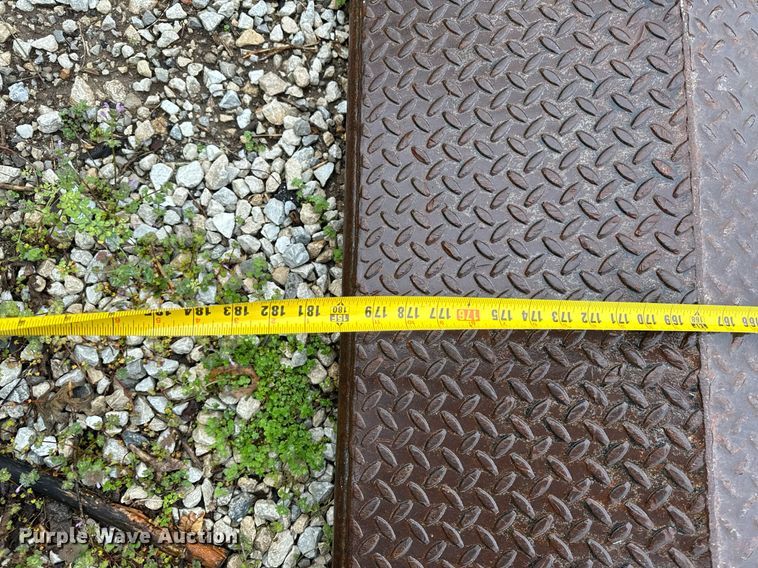 image for item EH6641 1999 International 4900 roll-off container truck