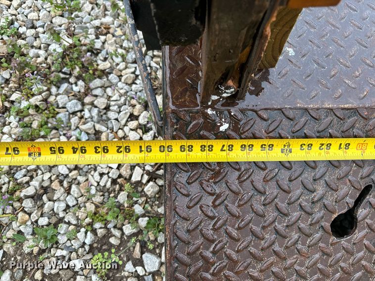 image for item EH6641 1999 International 4900 roll-off container truck