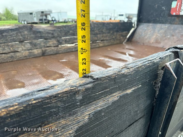 image for item EH6641 1999 International 4900 roll-off container truck