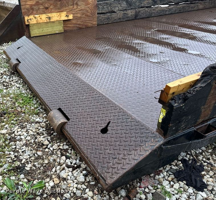 image for item EH6641 1999 International 4900 roll-off container truck