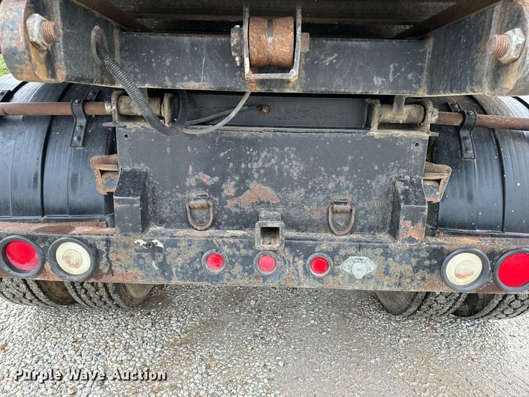 image for item EH6641 1999 International 4900 roll-off container truck