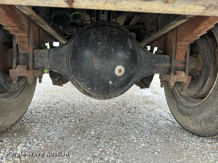 image for item EH6641 1999 International 4900 roll-off container truck