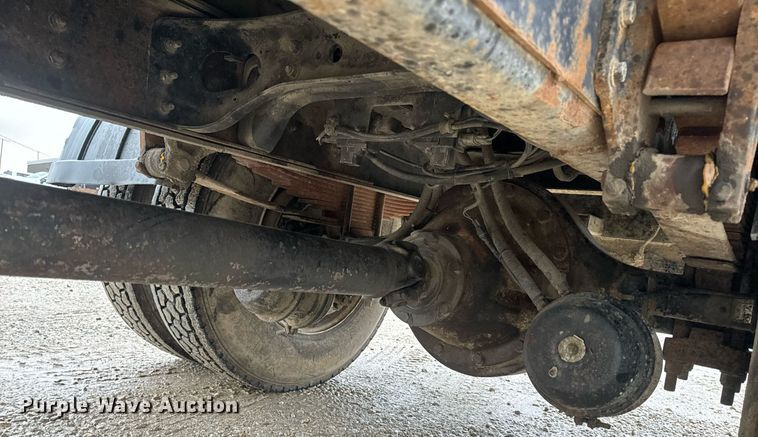 image for item EH6641 1999 International 4900 roll-off container truck