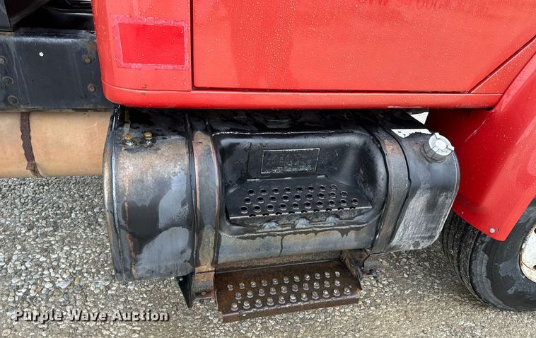 image for item EH6641 1999 International 4900 roll-off container truck