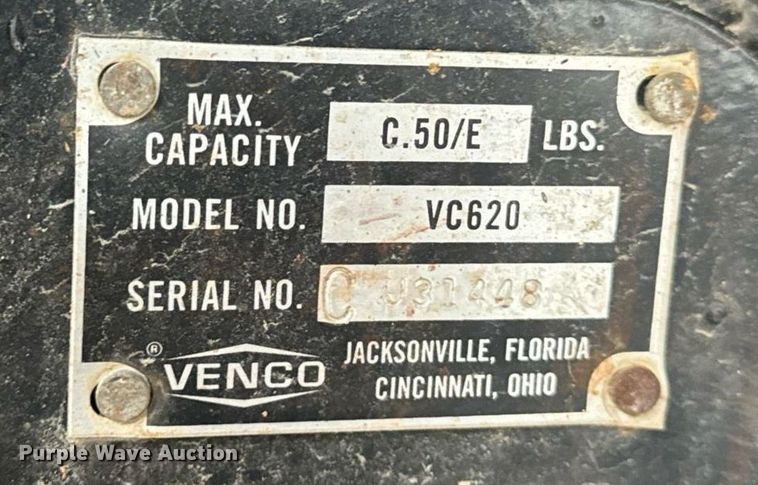 image for item EH6641 1999 International 4900 roll-off container truck