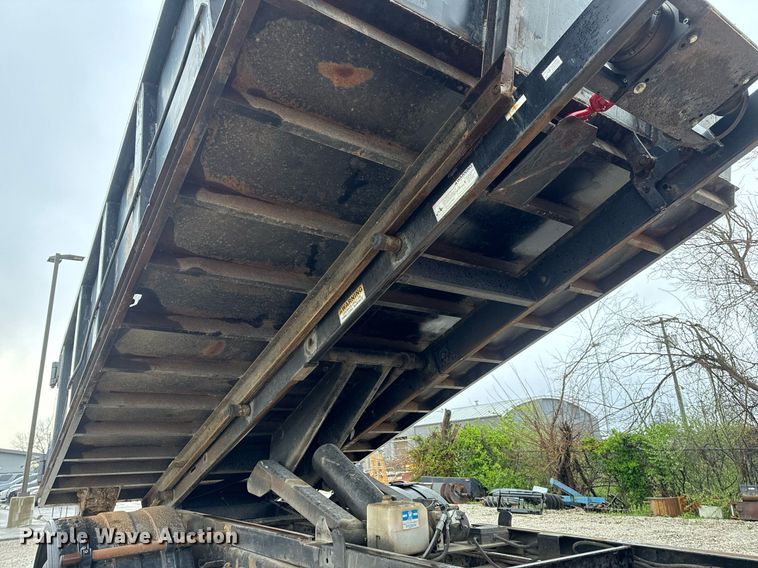 image for item EH6641 1999 International 4900 roll-off container truck