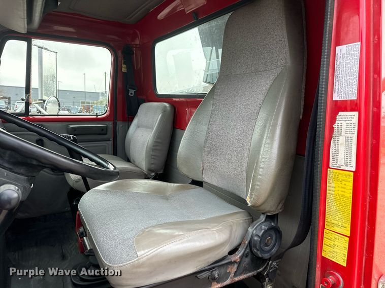 image for item EH6641 1999 International 4900 roll-off container truck