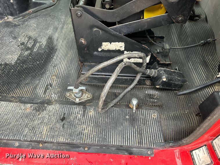 image for item EH6641 1999 International 4900 roll-off container truck