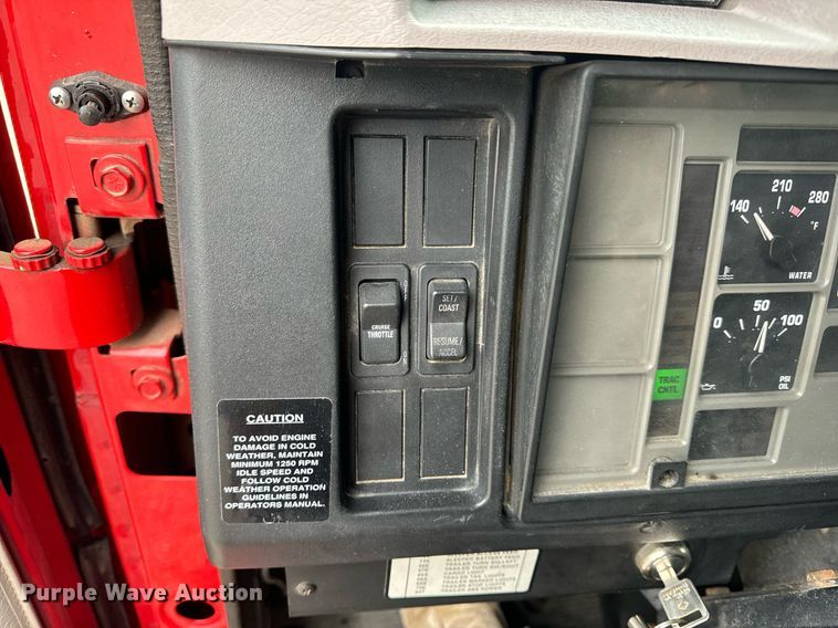 image for item EH6641 1999 International 4900 roll-off container truck