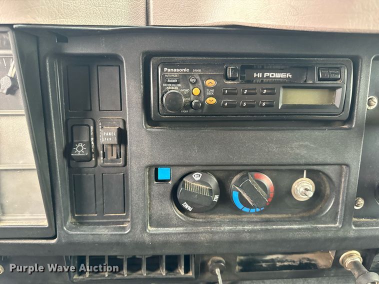 image for item EH6641 1999 International 4900 roll-off container truck