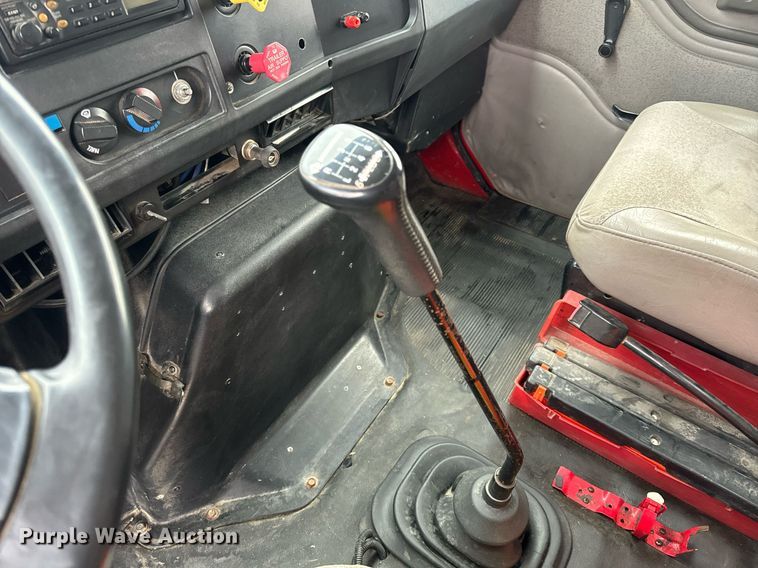 image for item EH6641 1999 International 4900 roll-off container truck