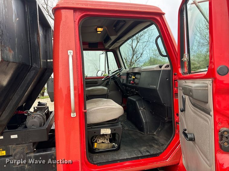 image for item EH6641 1999 International 4900 roll-off container truck