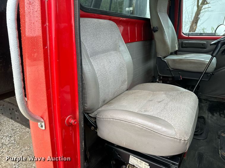 image for item EH6641 1999 International 4900 roll-off container truck