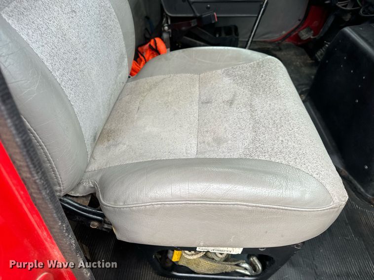 image for item EH6641 1999 International 4900 roll-off container truck