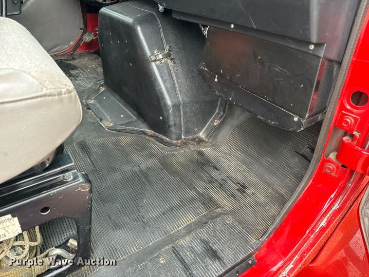 image for item EH6641 1999 International 4900 roll-off container truck