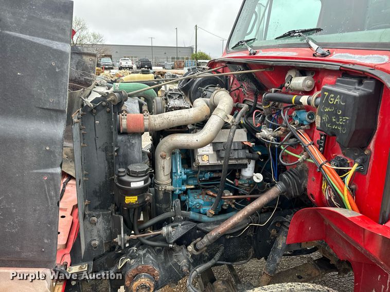 image for item EH6641 1999 International 4900 roll-off container truck