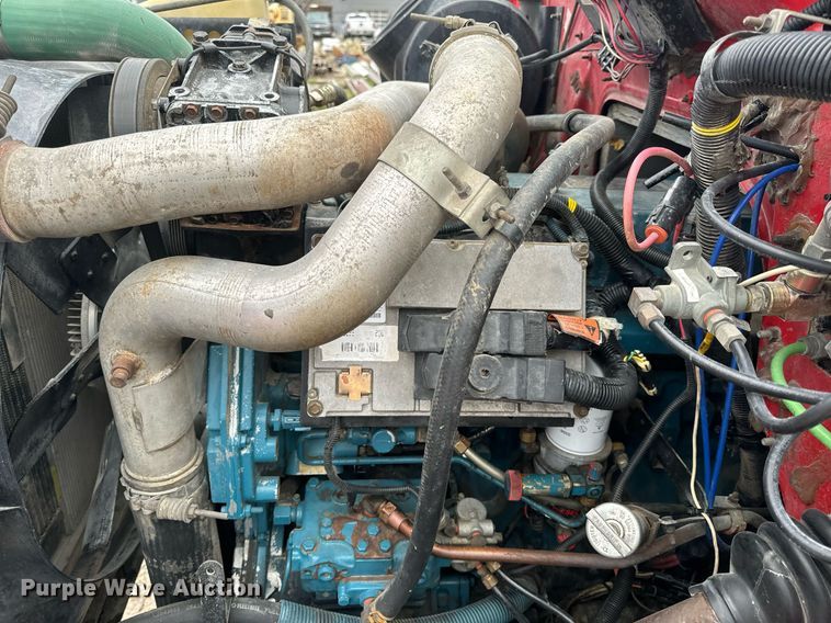 image for item EH6641 1999 International 4900 roll-off container truck