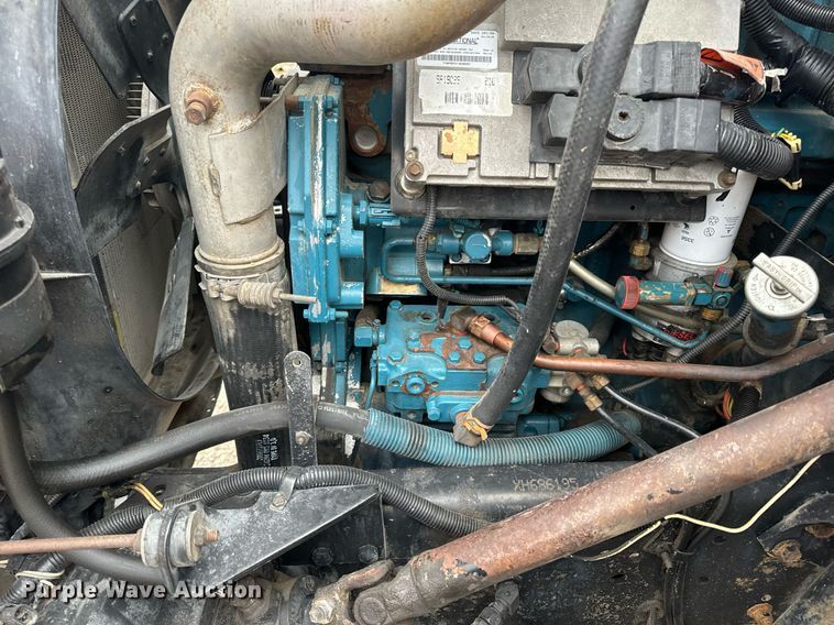 image for item EH6641 1999 International 4900 roll-off container truck