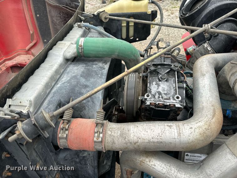 image for item EH6641 1999 International 4900 roll-off container truck