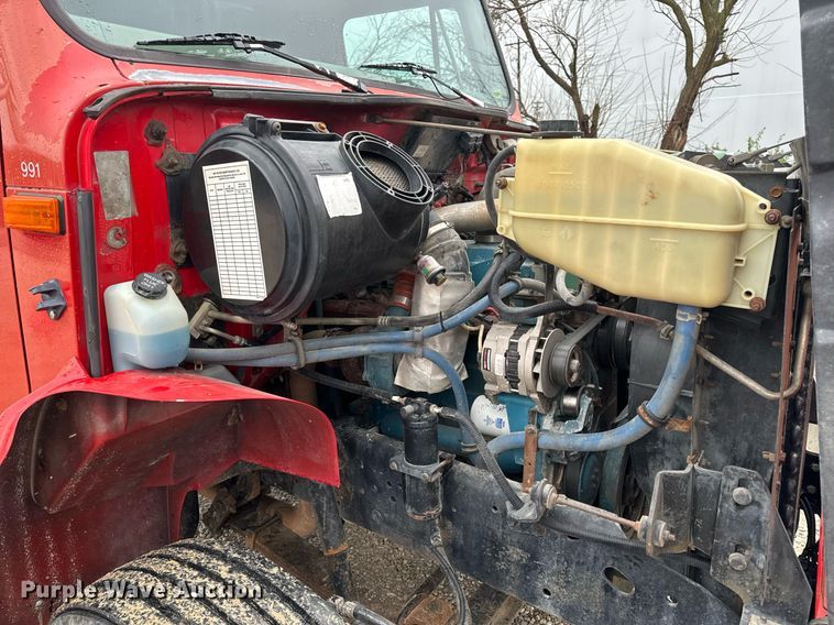 image for item EH6641 1999 International 4900 roll-off container truck