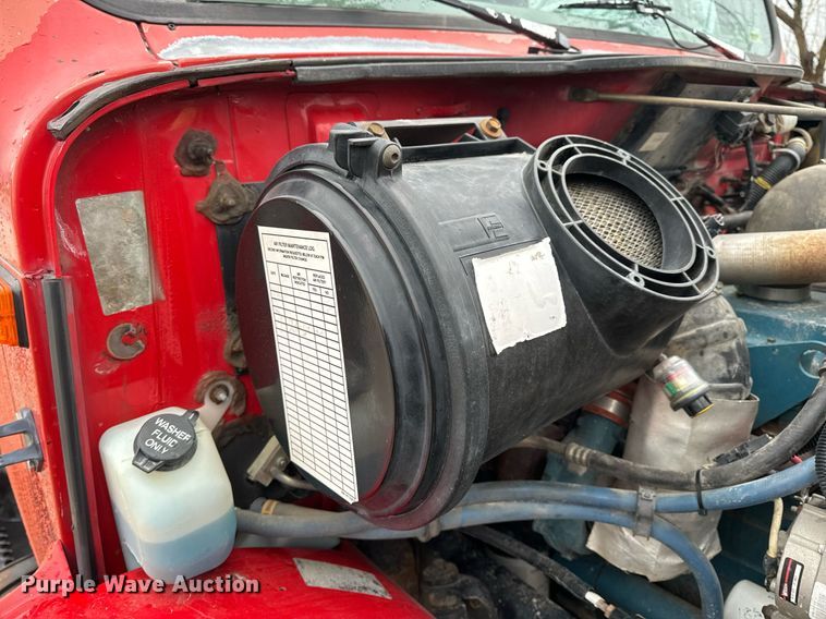 image for item EH6641 1999 International 4900 roll-off container truck