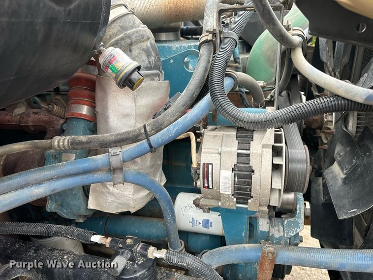 image for item EH6641 1999 International 4900 roll-off container truck