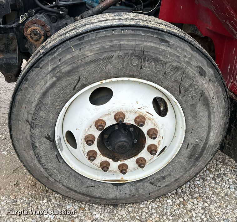 image for item EH6641 1999 International 4900 roll-off container truck