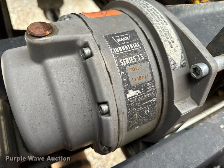 image for item EH6641 1999 International 4900 roll-off container truck